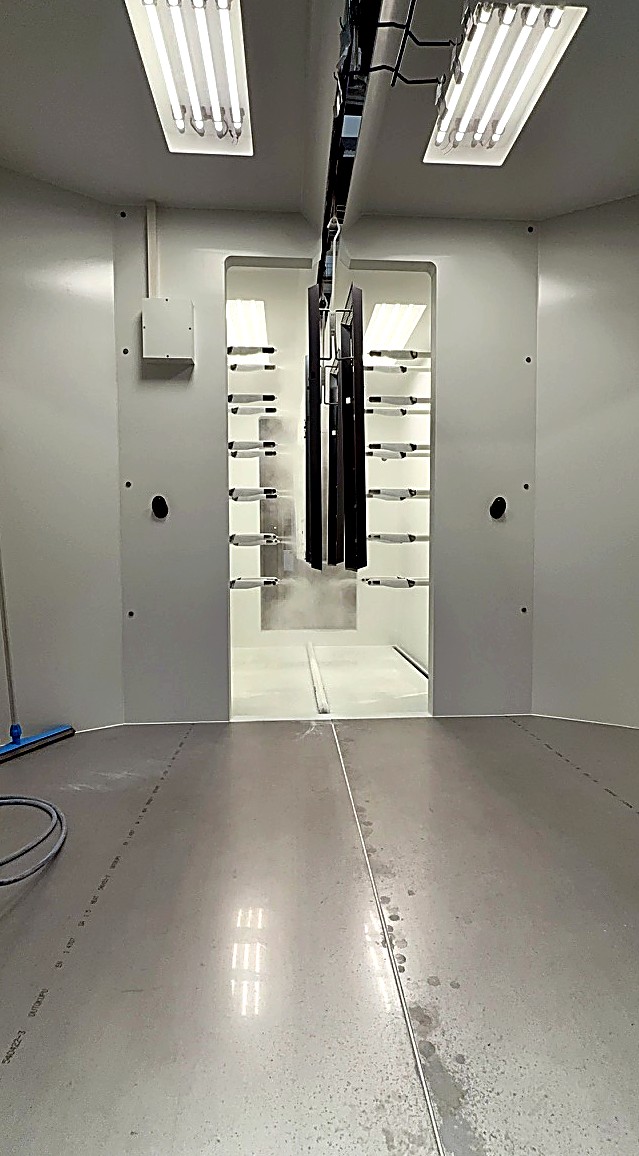 Cabine de poudrage nettoyée après maintenance